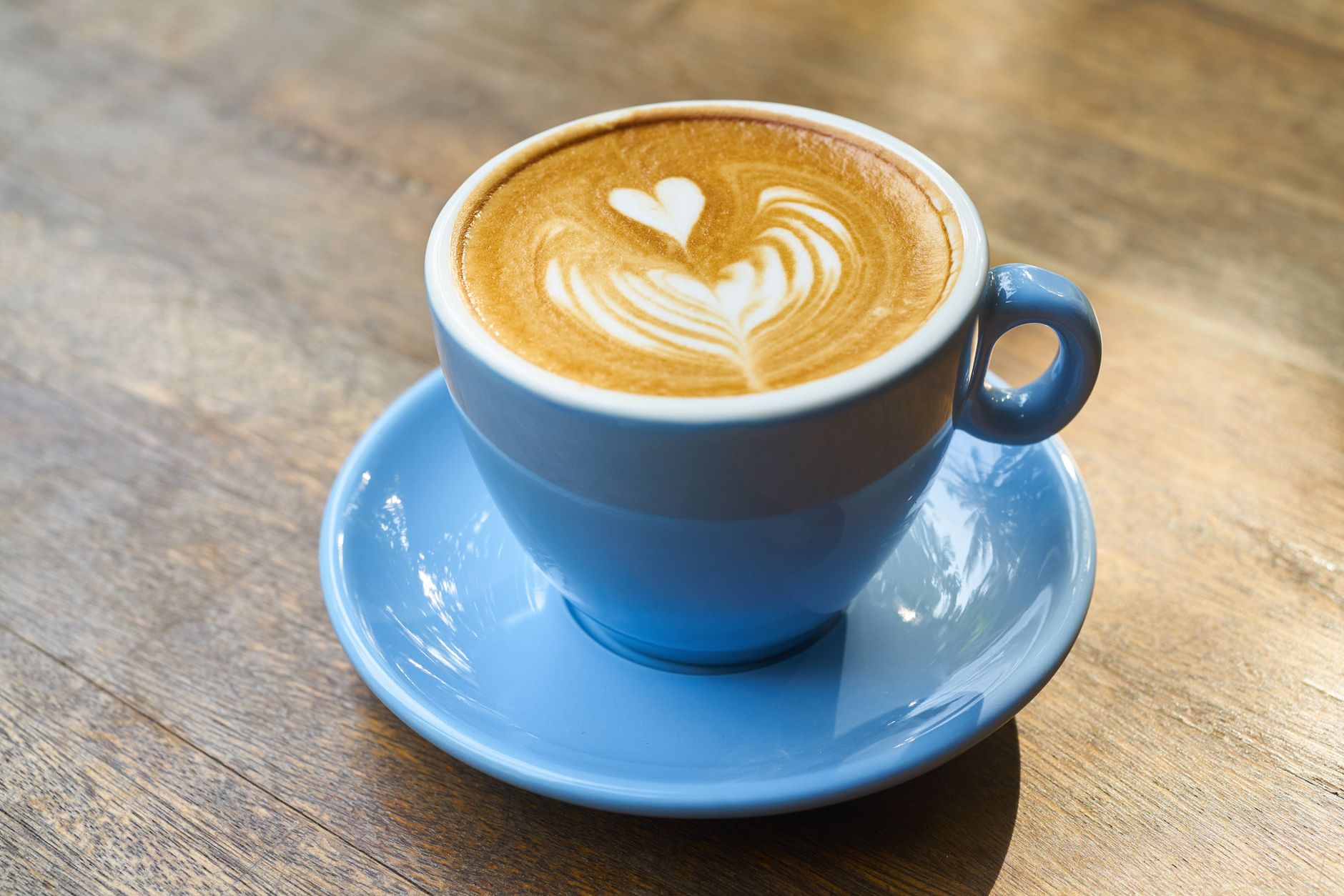 Cafeína e Genética: Por Que Algumas Pessoas Metabolizam o Café Mais Rápido Que Outras