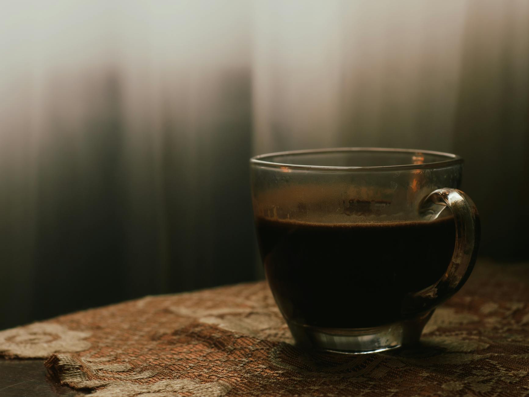 Sensibilidade à Cafeína: Por Que Alguns Não Podem Tomar Café à Noite