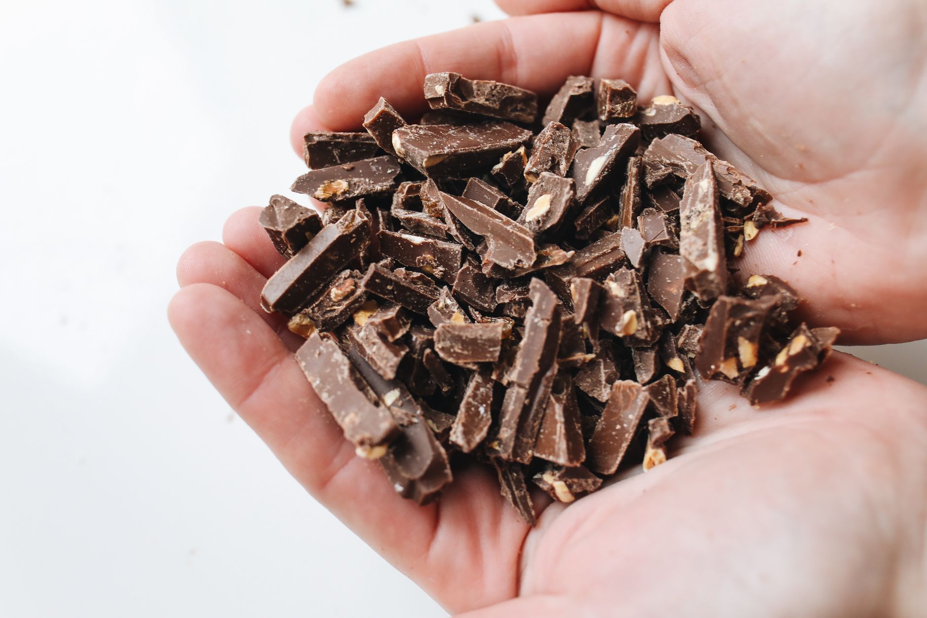 Pedaços de chocolate amargo, uma fonte vegetal notável de cobre