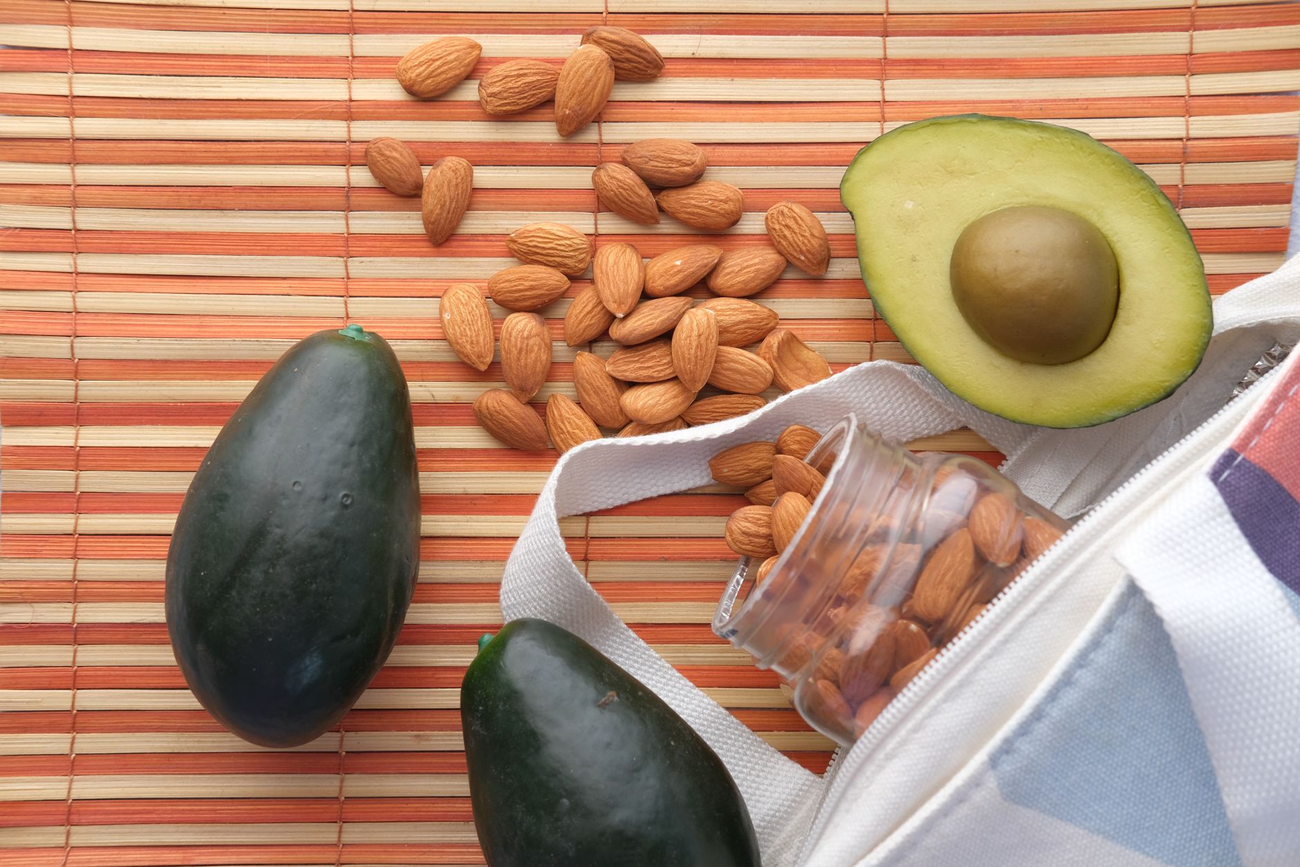 Abacates e amêndoas, fontes de gordura saudável usada como combustível durante o exercício