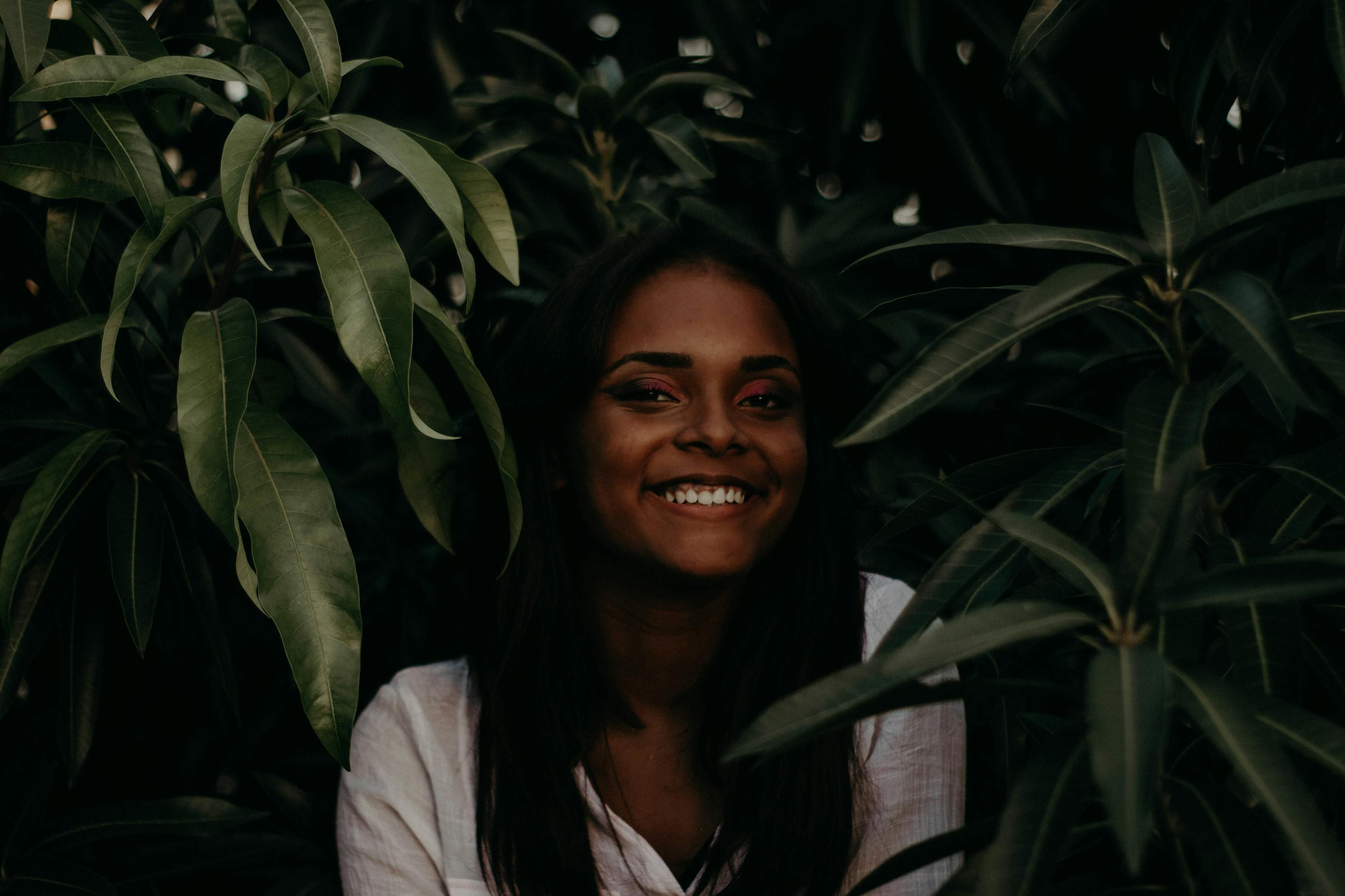 Mulher em meio à natureza